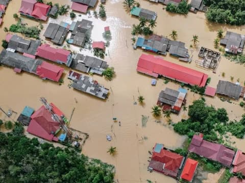 Kewajiban Pemerintah dalam Islam: Totalitas Turun Tangan Membantu Korban Bencana