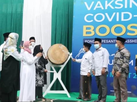 Ketua PBNU Alissa Wahid Membuka Peluncuran Vaksinasi Booster untuk Pesantren