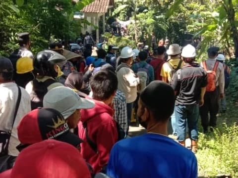 Tak Cuma Pisau Dapur dan Alat Tani, Aparat Sita Ponsel Warga di Wadas