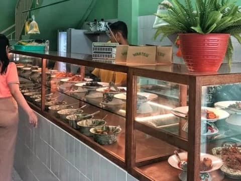 Warteg, Warung Kuliner Lokal Lintas Kalangan dan Lintas Negara