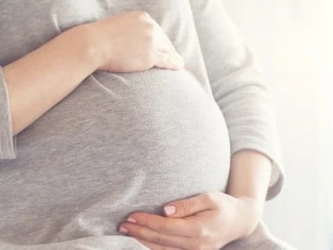 Meluruskan Mitos Air Ketuban Keruh karena Konsumsi Cumi-Cumi