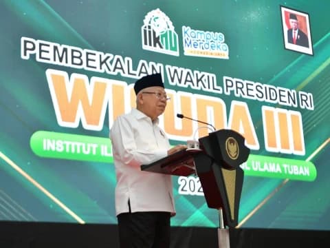 Di Hadapan Wisudawan IIK-NU Tuban, Wapres: Tenaga Kesehatan Indonesia Dibutuhkan Negara Lain