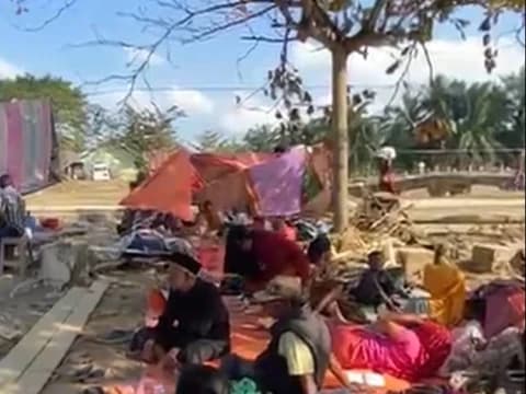 Banjir Putus Akses, Stok Logistik di Langkahan Langka, Warga Kelaparan