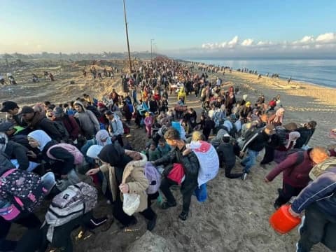 Ribuan Warga Gaza Berbondong-bondong Pulang Setelah 15 Bulan Mengungsi