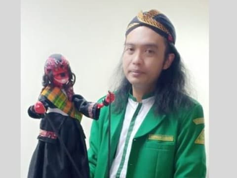 Pemuda Ansor Jepang Ini Berdakwah dengan Wayang