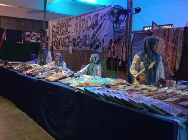Pameran Hasta Karya Santri Meriahkan Peringatan Maulid Nabi di Pondok Tremas