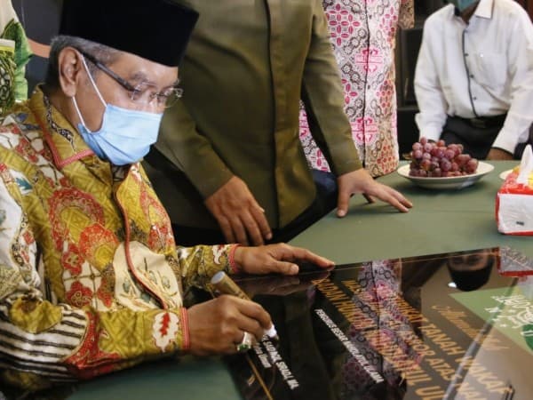 Ketum PBNU Tandatangani Prasasti Wakaf 80 Masjid dan Mushala