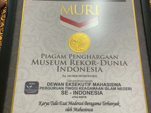 Kumpulkan Ribuan Esai Moderasi Beragama, Dewan Eksekutif Mahasiswa PTKIN Raih Rekor MURI