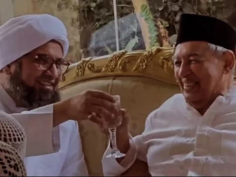 Saat Habib Ali Al-Jufri dan Quraish Shihab Saling Tunjukkan Sikap Tawadhu