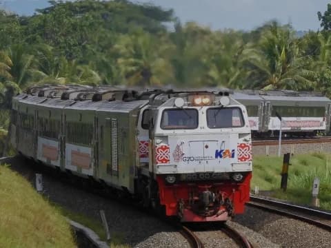 Berlaku Hari Ini, Naik Kereta Api Antarkota Wajib Vaksin Booster