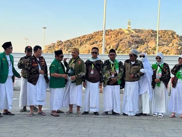 Tak Ingin Melewatkan Momentum, Jamaah Umrah Ini Peringati 1 Abad NU di Makkah