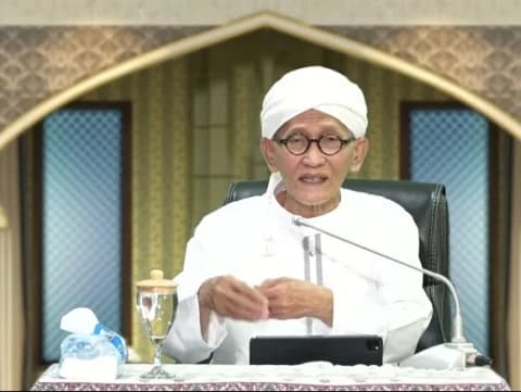 Kiai Miftach Jelaskan Adab Pengiring Jenazah: Jangan Duduk sebelum Mayat Dimakamkan