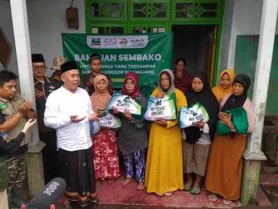 PWNU Jatim Serahkan Bantuan untuk Warga Terdampak Banjir Lahar Semeru