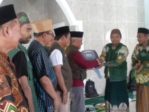 PCNU Pringsewu Lampung Serahkan 1 Unit Ambulans untuk MWCNU Banyumas