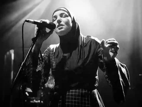 Penyanyi Mualaf Asal Irlandia, Sinead O’Connor Tutup Usia 