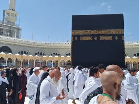 6 Adab Masuk Makkah hingga Melakukan Tawaf menurut Imam Ghazali 