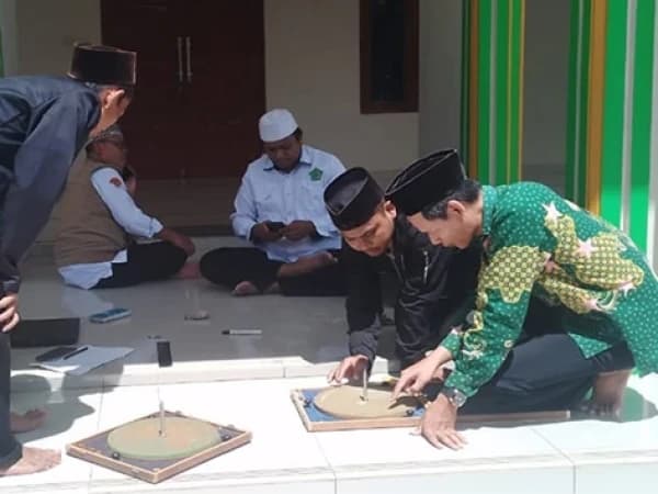 Jelang Ramadhan, Lembaga Falakiyah PCNU Majalengka Gelar Kalibrasi Kiblat di 7 Masjid