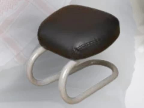 Hukum Shalat dengan Kursi Kecil: Solusi Nyaman bagi yang Sulit Duduk Iftirasy atau Tawarruk