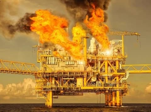 Azan Saat Kebakaran: Sunnah yang Terlupakan, Penjelasan Ulama & Hikmah di Baliknya