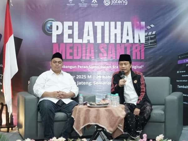Gus Yusuf Chudlori: Gadget Bisa Jadi Alat Jihad Santri di Era Digital