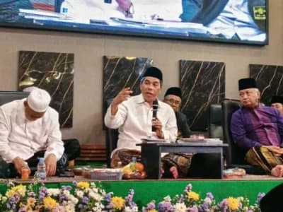 KH Zulfa Mustofa: Menulis adalah Jalan Santri Memenangkan Peradaban