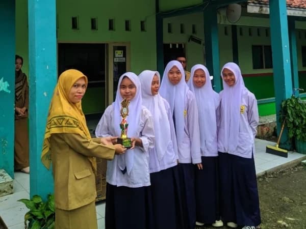 SMP Ma'arif NU 3 Jatinegara Tegal Gemilang di Olimpiade Sains Djuanda Nasional 2025