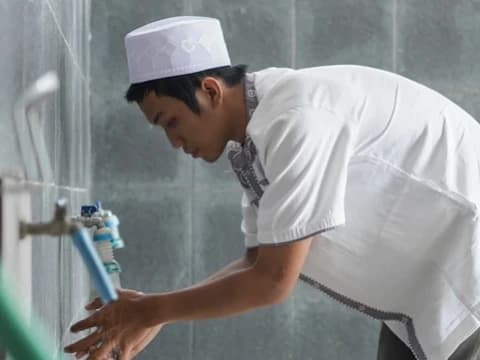 Jangan Remehkan! Ini Keutamaan Membaca Basmalah di Awal Wudhu