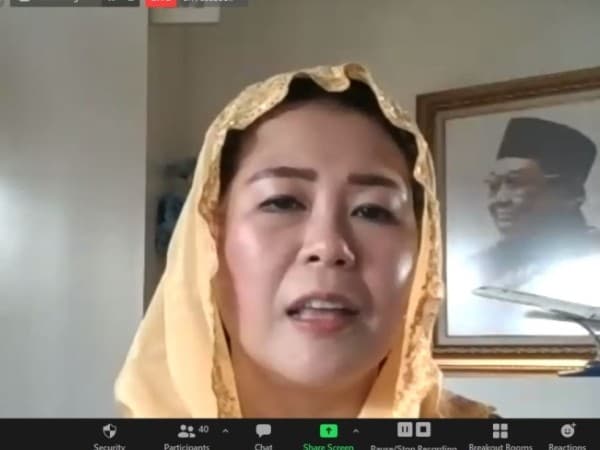 Hadapi Persoalan Identitas, Yenny Wahid: Peran Santri Sangat Dibutuhkan