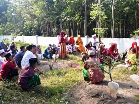 Kebahagiaan Ahli Kubur karena Kebaikan Keluarganya