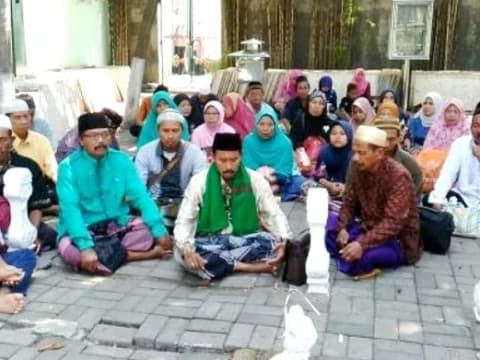 Hukum Ziarah Kubur saat Lebaran