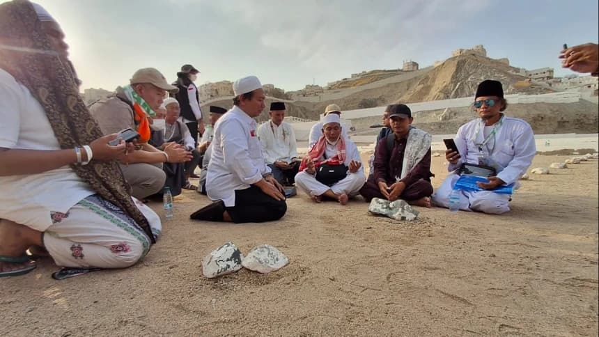 Makam Mbah Maimoen Zubair di Ma'la Jadi Destinasi Ziarah Kubur bagi Jamaah Haji dan Umrah
