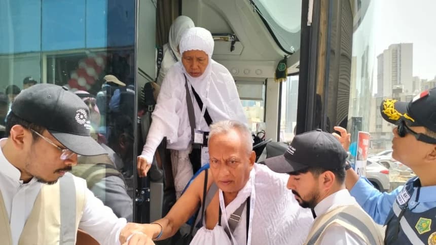 Lebih dari 60 Ribu Jamaah Haji Telah Diberangkatkan, di Tanah Suci Disambut Bus Shalawat