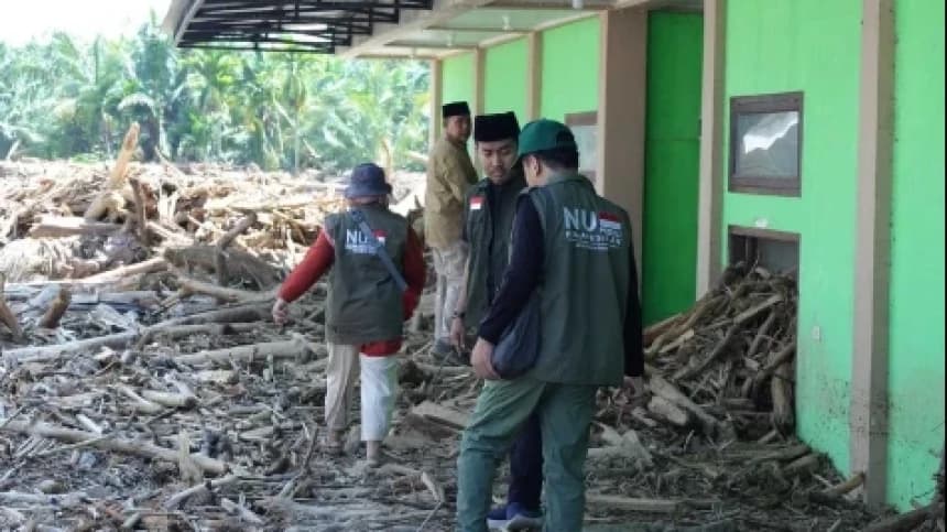 Banjir Parah Lumpuhkan Pesantren Ummul Ayman, Santri Dievakuasi dan Butuh Alat Berat