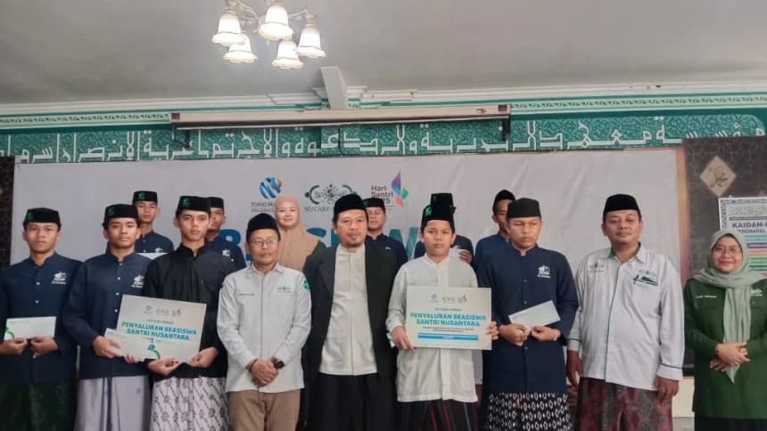Hari Santri 2025, NU Care-LAZISNU Salurkan Beasiswa untuk Santri Yatim Penghafal Al-Qur’an