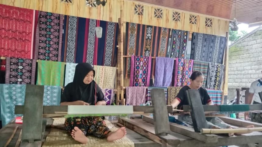 Kain Tenun, Tradisi Sasak, dan Toleransi yang Terus Hidup di Lombok