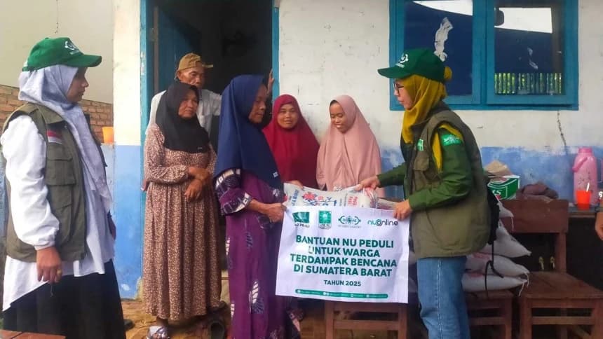 NU Peduli Salurkan Beras untuk Warga Terdampak Banjir dan Tanah Longsor di Pasaman Barat