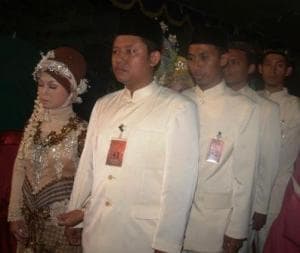 Asyiknya Ikuti Nikah Massal di Pesantren