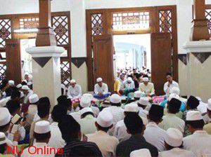 Jamaah Hadiri Peringatan 100 Hari KH Abdullah Faqih