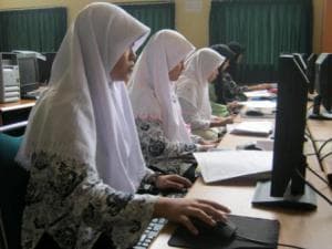 Santri Menulis di Pesantren Al-Hikmah 2