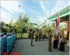 NU school uses "Krama Inggil" during flag raising ceremony