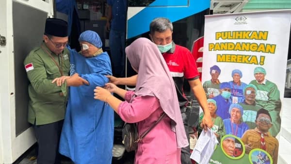 Ribuan Warga Jombang Ikuti Pemeriksaan Mata hingga Operasi Katarak Gratis LAZISNU Jatim