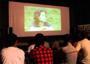 Nonton Film di Gedung Bioskop