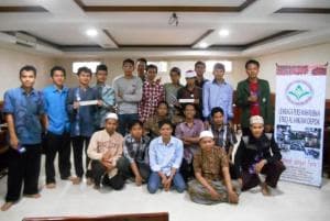 LPM STKQ Al-Hikam Bedakan Opini dan Fakta