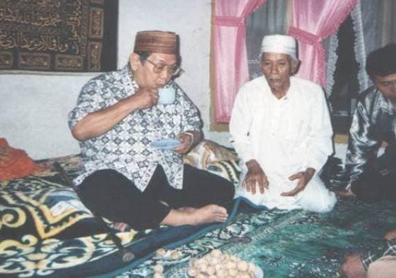 Kisah Gus Dur dan Abah Afandi saat Usir Maling di Pondok