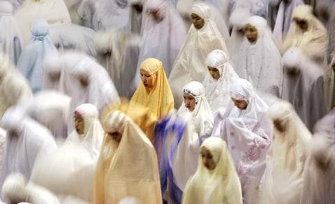 Mengapa Orang Harus Suci ketika Shalat?