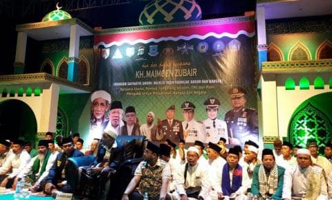 Saat Mbah Maimoen Hadiri Doa Bersama PCNU Tangsel