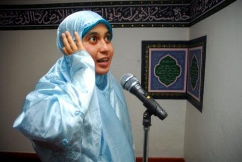 Apakah Perempuan Boleh Mengumandangkan Azan?