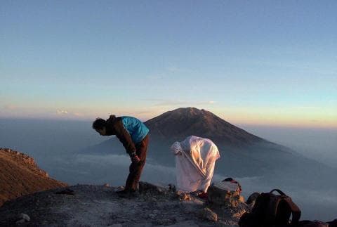 15 Siksaan Meninggalkan Shalat Lima Waktu
