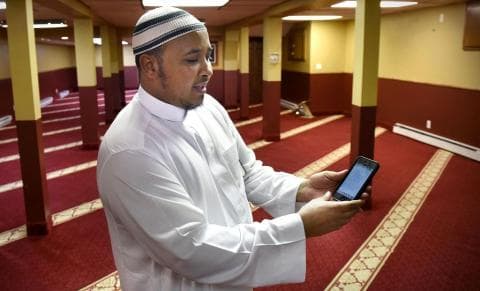 Ponsel Mendadak Berdering ketika Shalat, Bagaimana Sebaiknya?