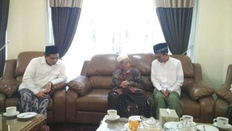 Bertemu Mbah Moen, UAS Belajar Ilmu Tawadhu